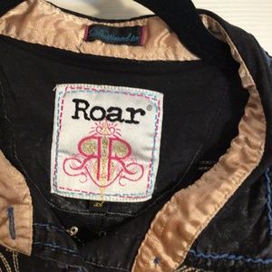 Roar ladies button down